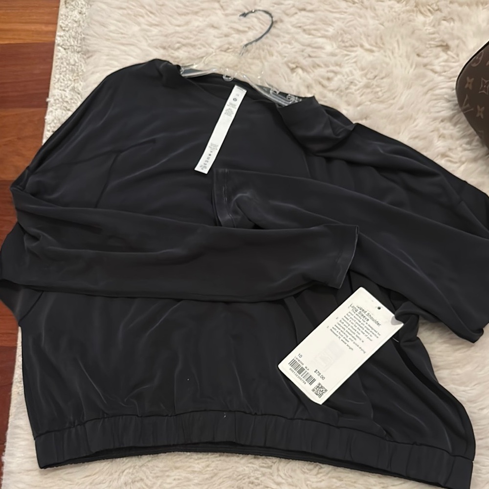 Lululemon Black Long-Sleeve Top